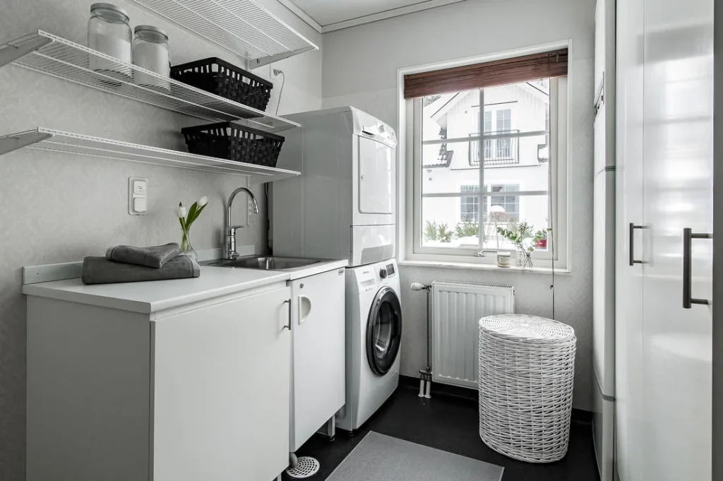 17. Tva╠ettstugerenovering i fastighetshus