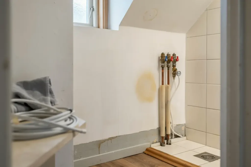 s uppt cker du dolda vattenl ckor i huset vanliga tecken och r tt tg rder